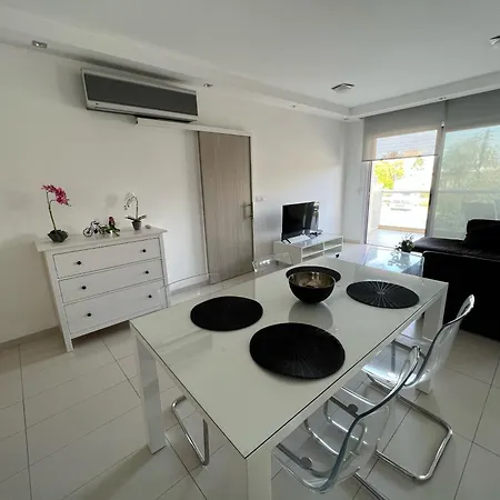 Majestic Boutique Apartment/2br * ニコシア
